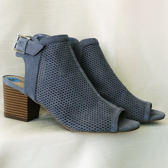 NWOT Baby Blue Peep Toe Shootie - Picture 2 of 8